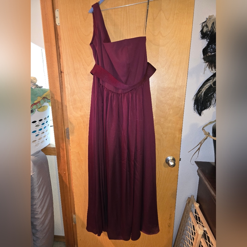 Elegant Burgundy One-Shoulder Dress